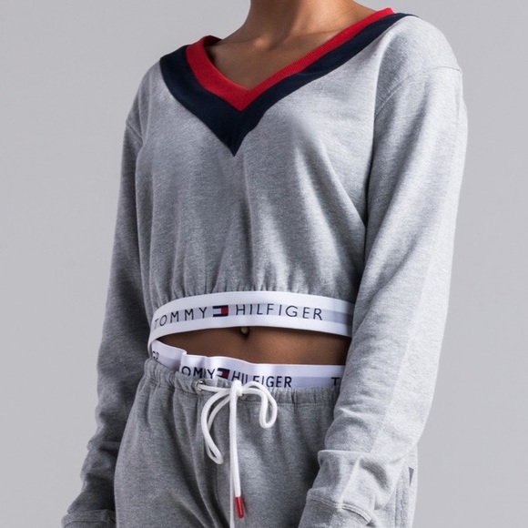 SOLD Tommy Hilfiger Grey Cropped Sweater - Picture 5 of 7